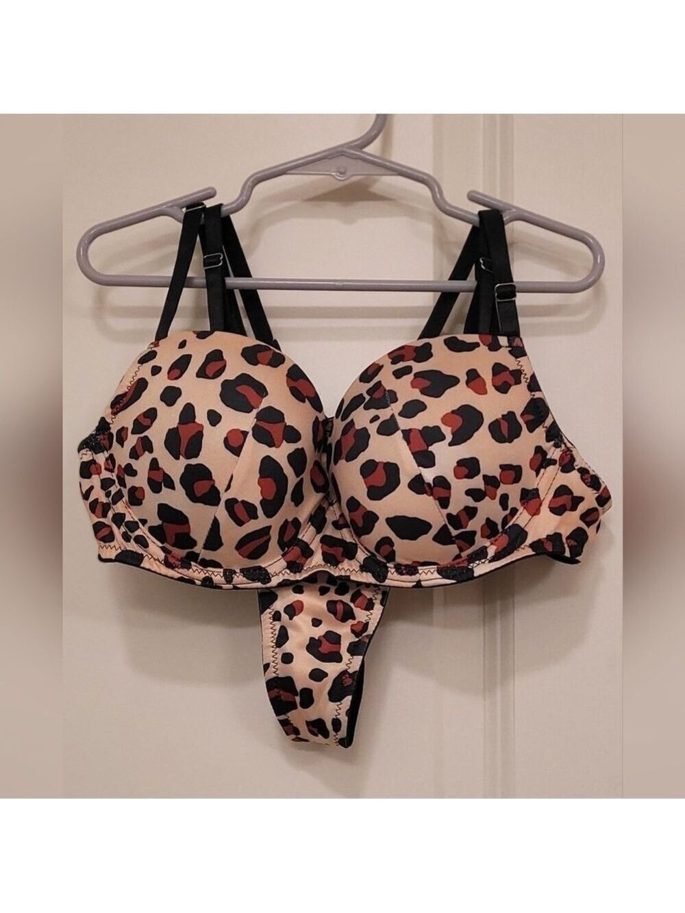 NWOT Leopard Print Women's Bra/Thong Set Sz Small